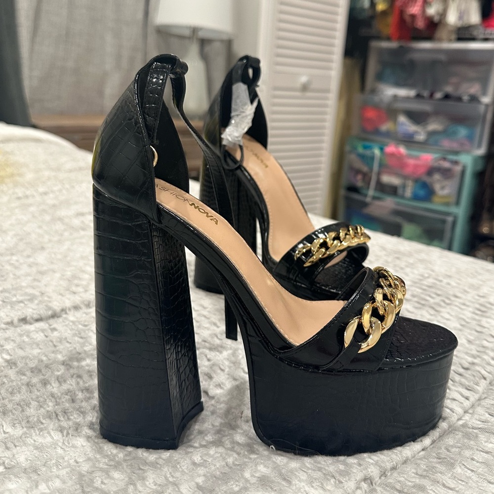 Black fashion nova platforms size 7 new